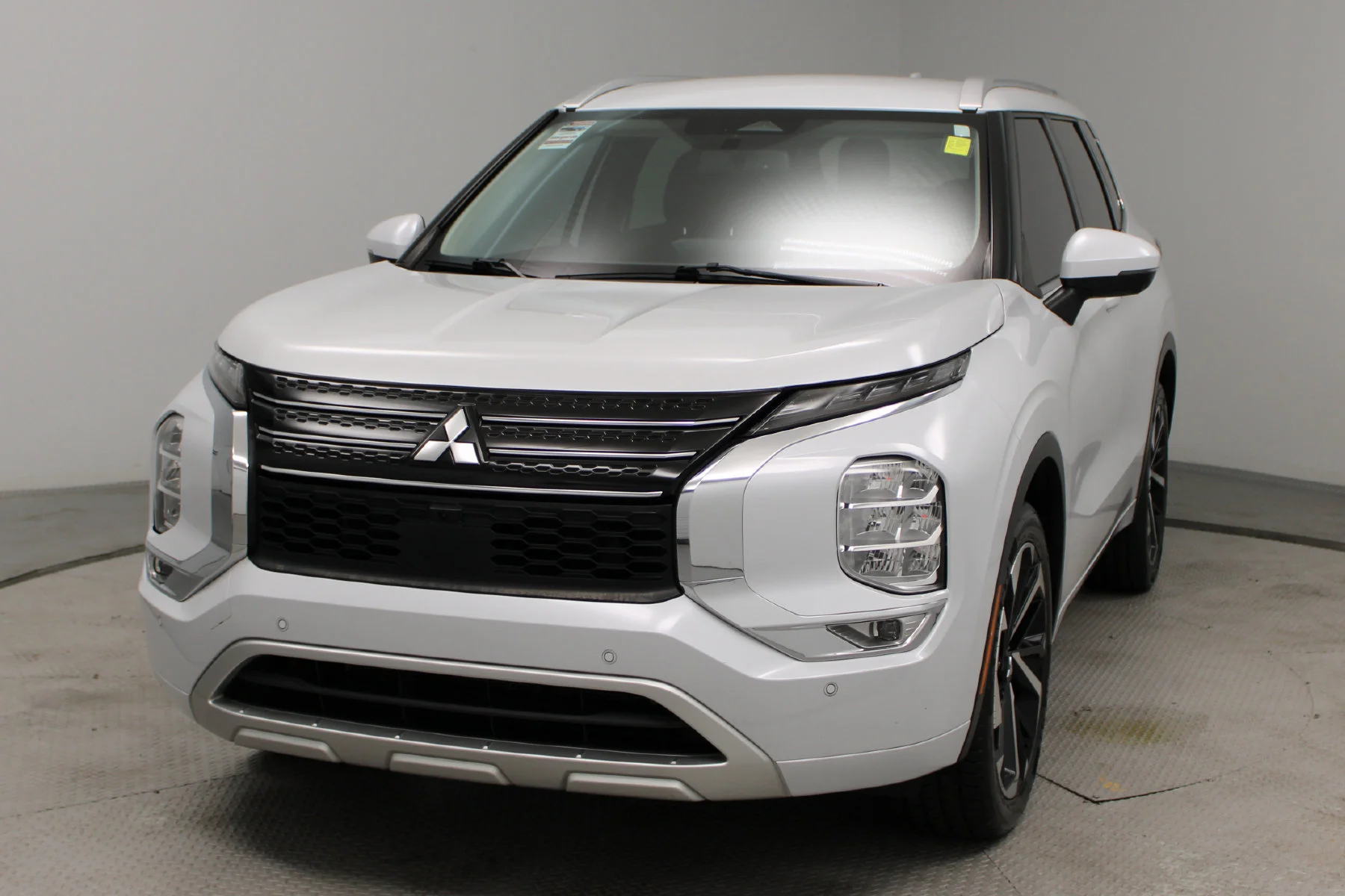 Used 2023 White DIAMOND Mitsubishi SEL 2.5 2WD image 9
