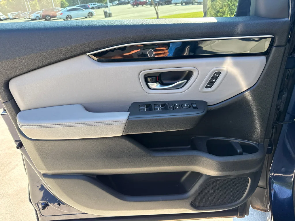 Used 2025 Obsidian Blue Pearl Honda EX-L image 13