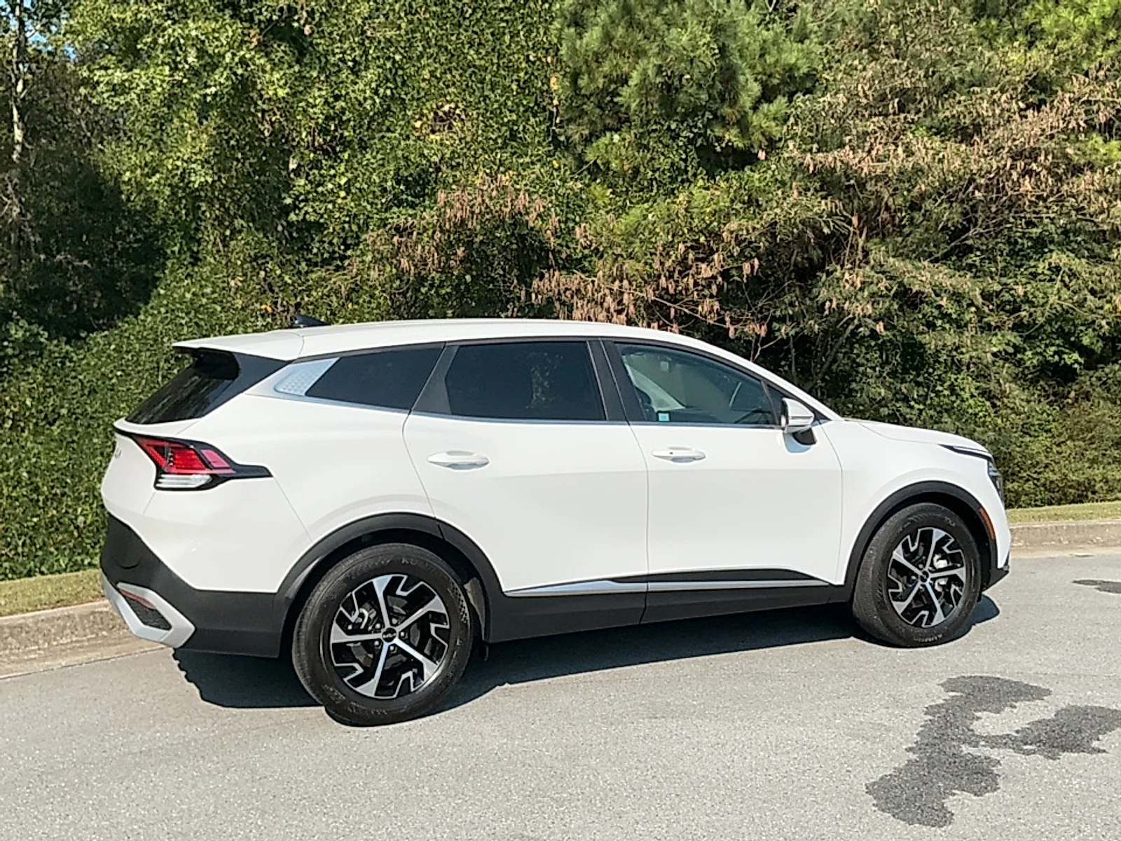 Used 2025 Glacial White Pearl Kia EX image 2