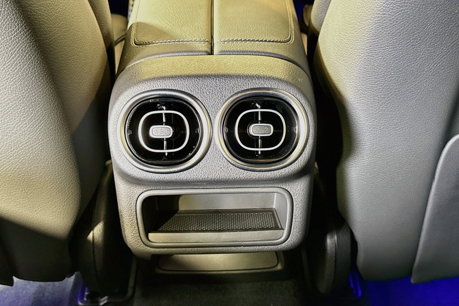 New 2026 Polar White Mercedes-Benz GLC 300 image 22