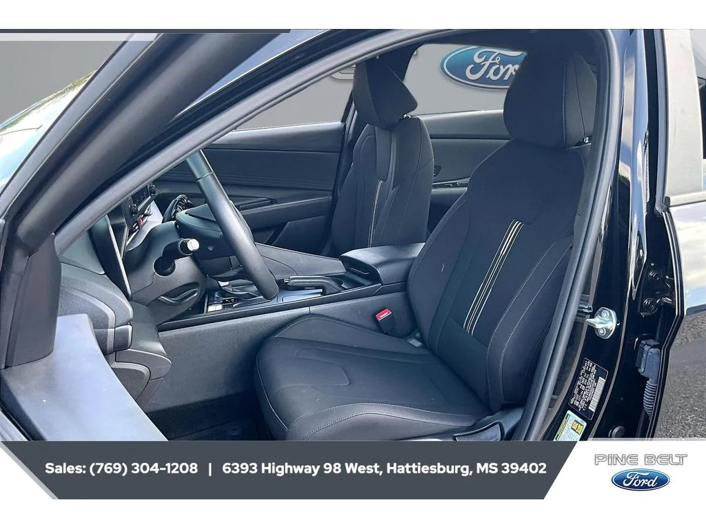 Used 2025 Abyss Black Hyundai SEL Sport image 18