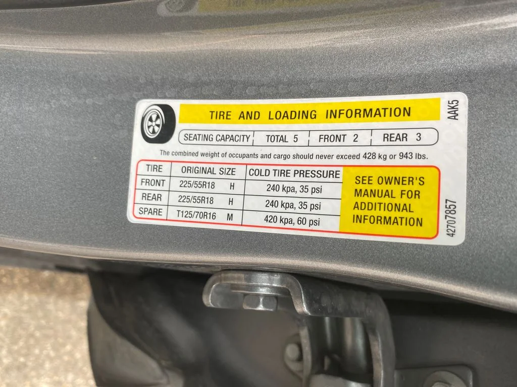 Used 2023 Gray Buick Preferred image 35