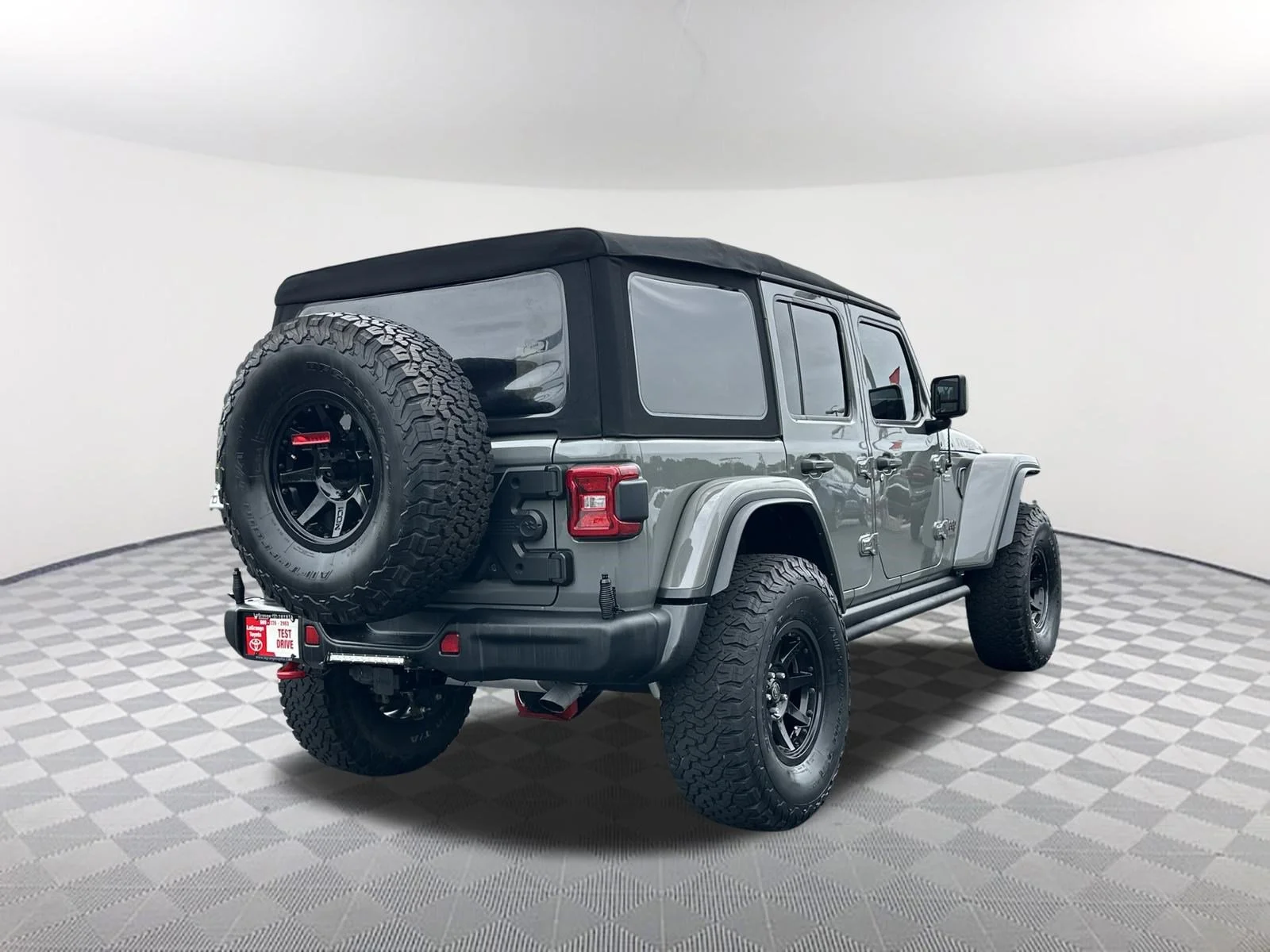 Used 2019 Sting-Gray Clear Coat Jeep Rubicon image 5
