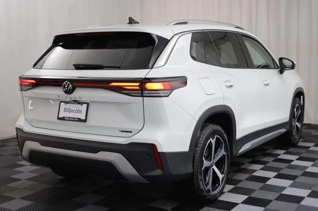 2026 Volkswagen Tiguan SE - Photo 17