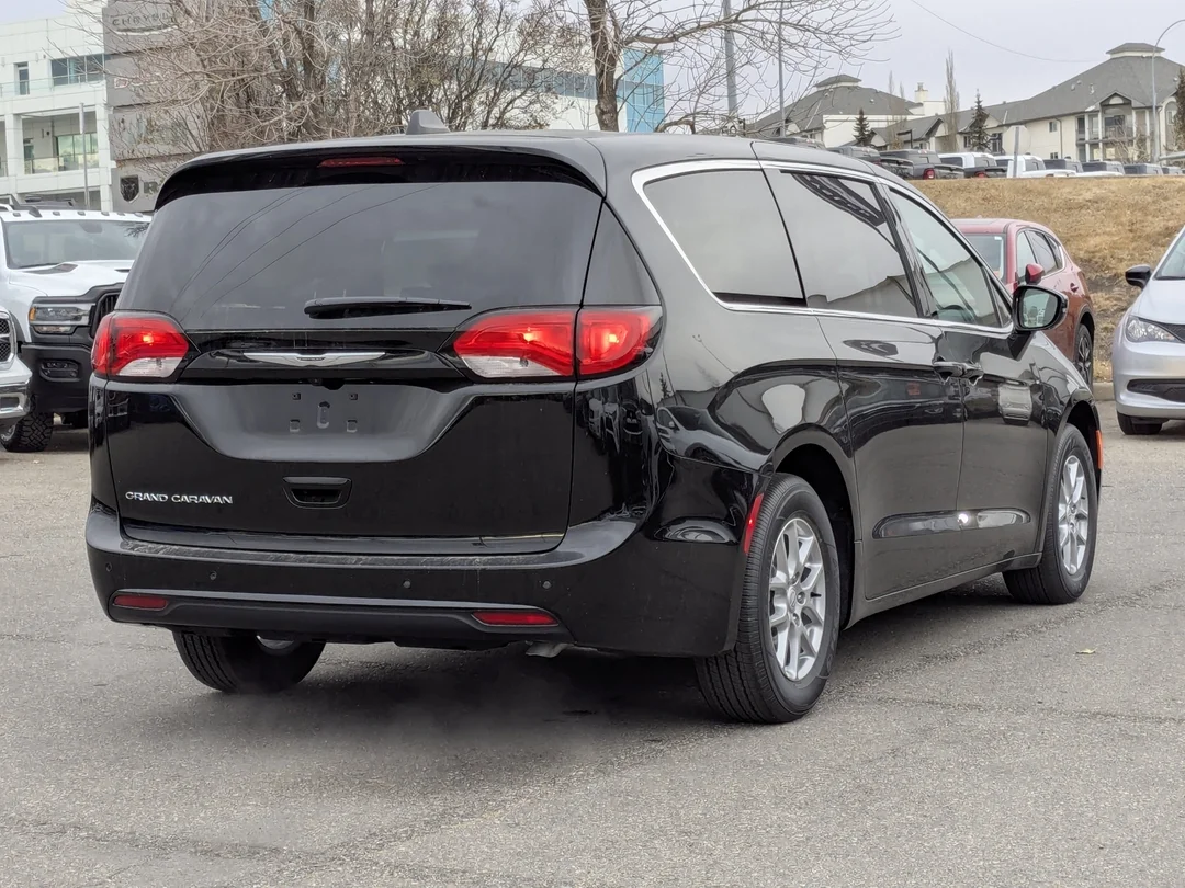 New 2026 Black Chrysler SXT - - FWD - Power Liftgate - Power Sliding Doors - Leather & More! image 8