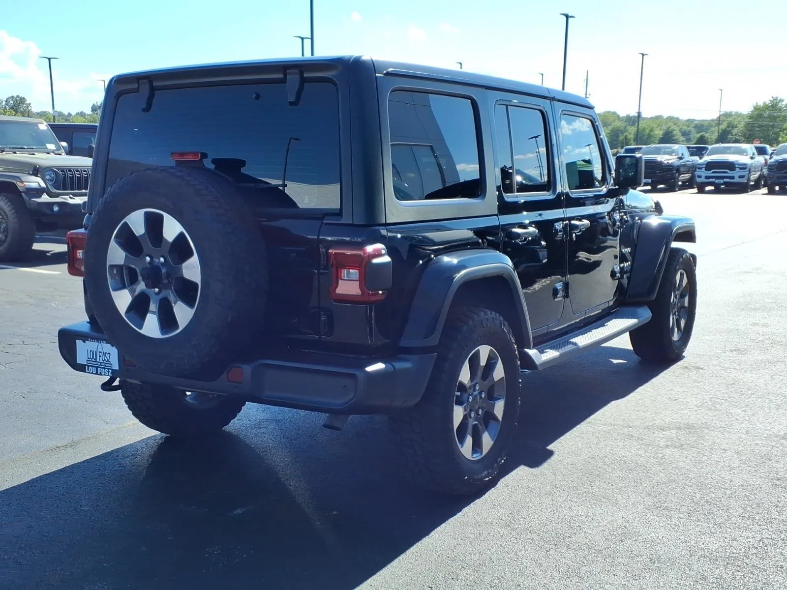 Used 2018 Black Clearcoat Jeep Sahara image 25