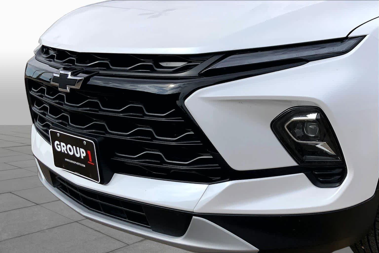 Used 2023 Iridescent Pearl Tricoat Chevrolet LT image 30