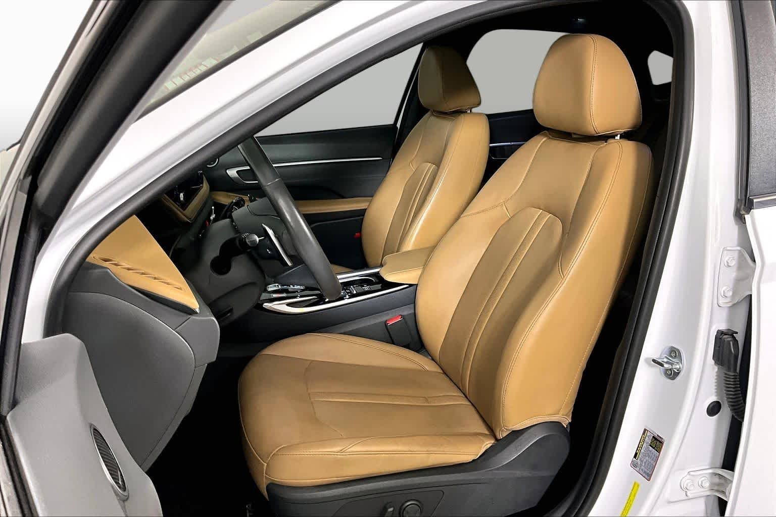 Used 2021 Quartz White Hyundai Limited image 8