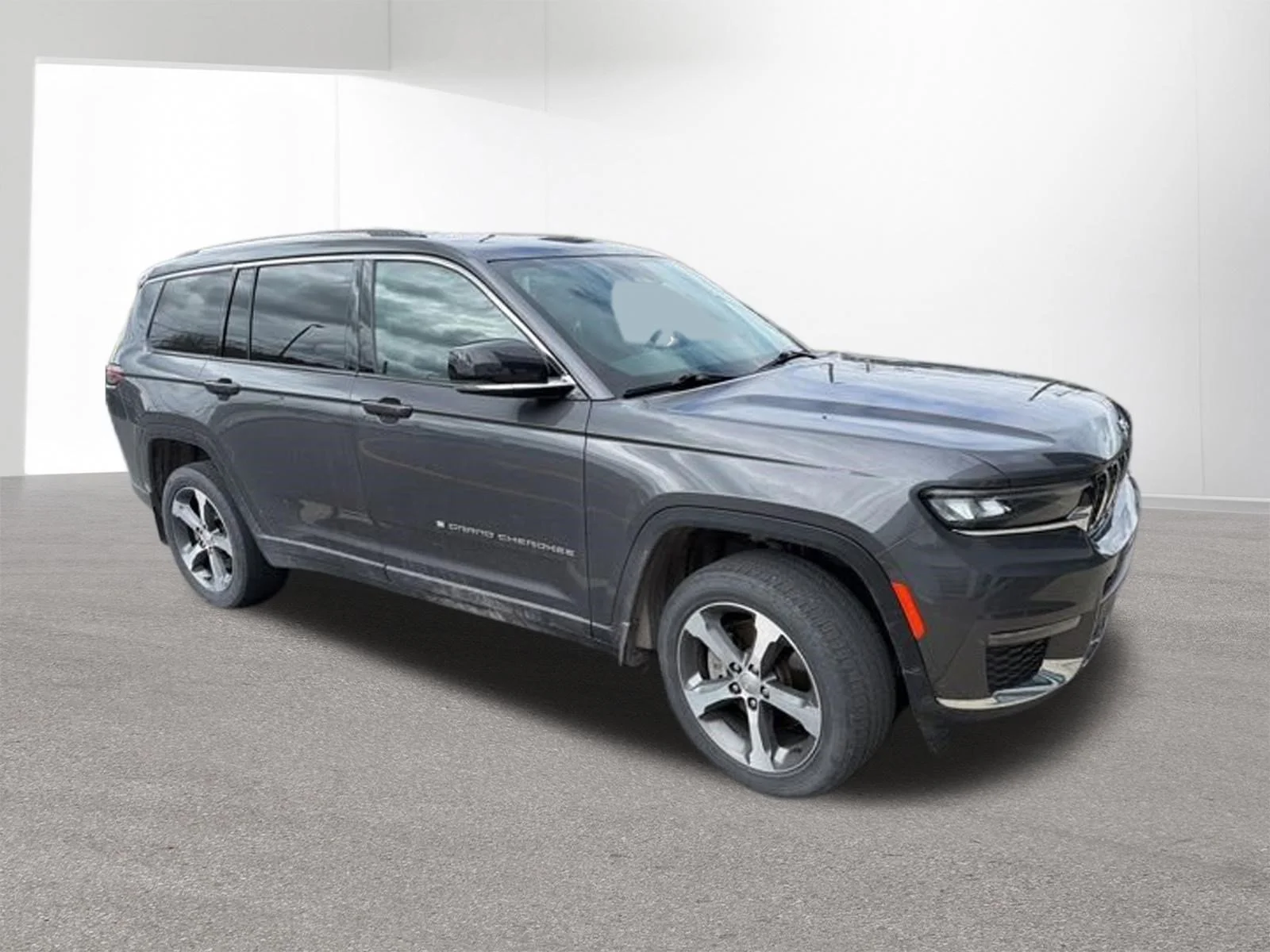Used 2023 Grey Jeep Limited image 26