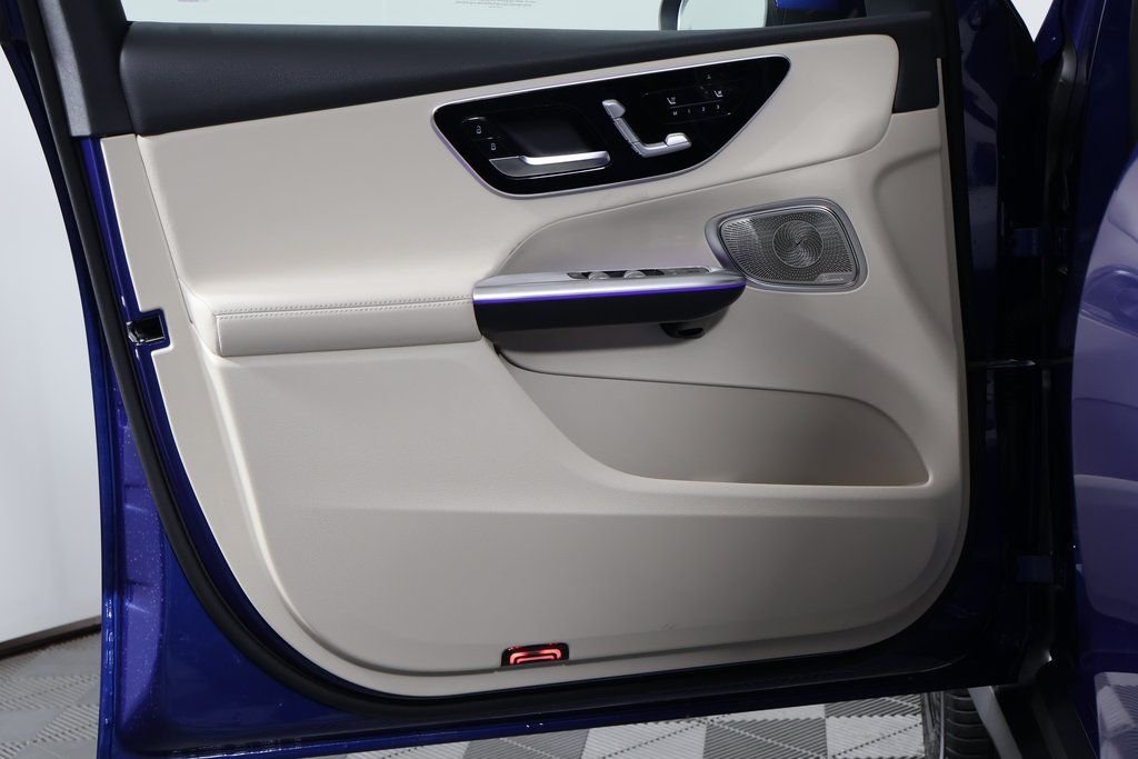 New 2027 Starling Blue Metallic Mercedes-Benz GLC 300 image 7
