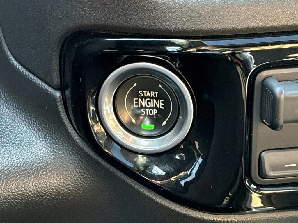 Used 2022 Black GMC Elevation image 31