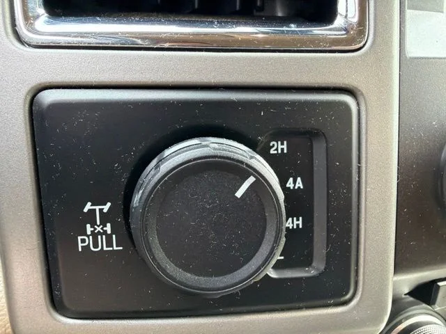 Used 2017  Ford Lariat image 18