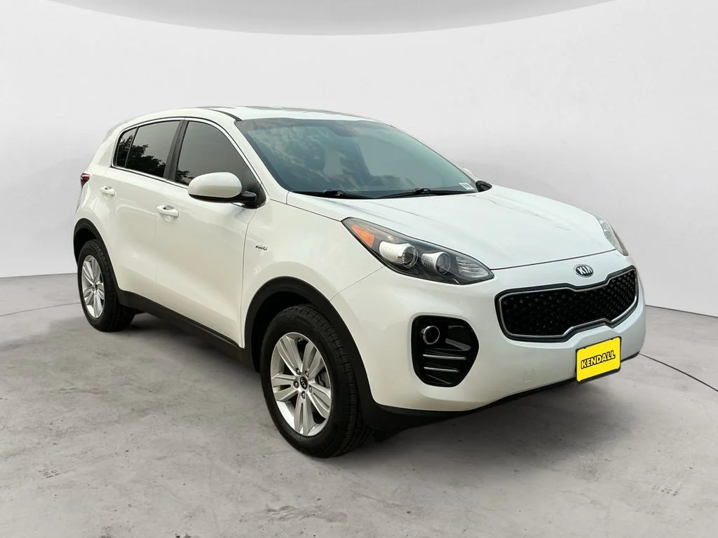 Used 2018 White Kia LX image 3