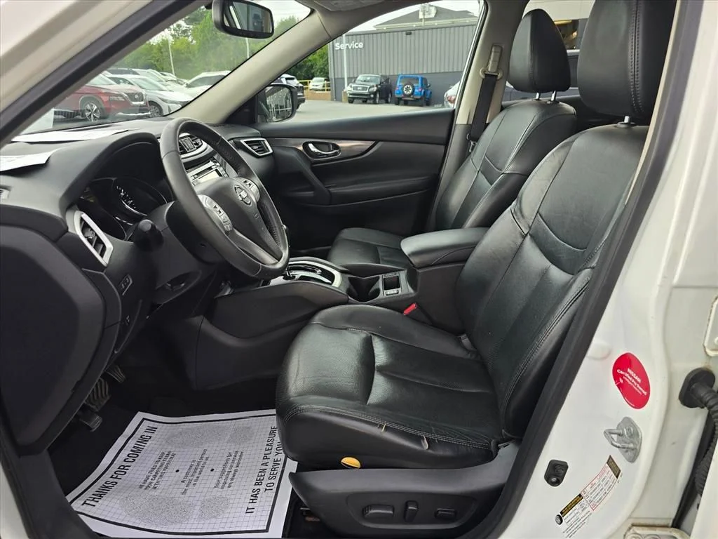 Used 2015 White Nissan SL image 12