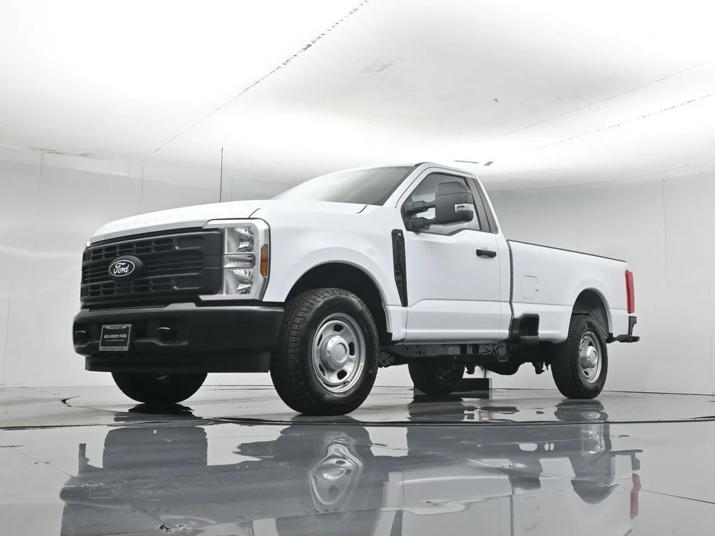 New 2027 Oxford White Ford XLT image 39