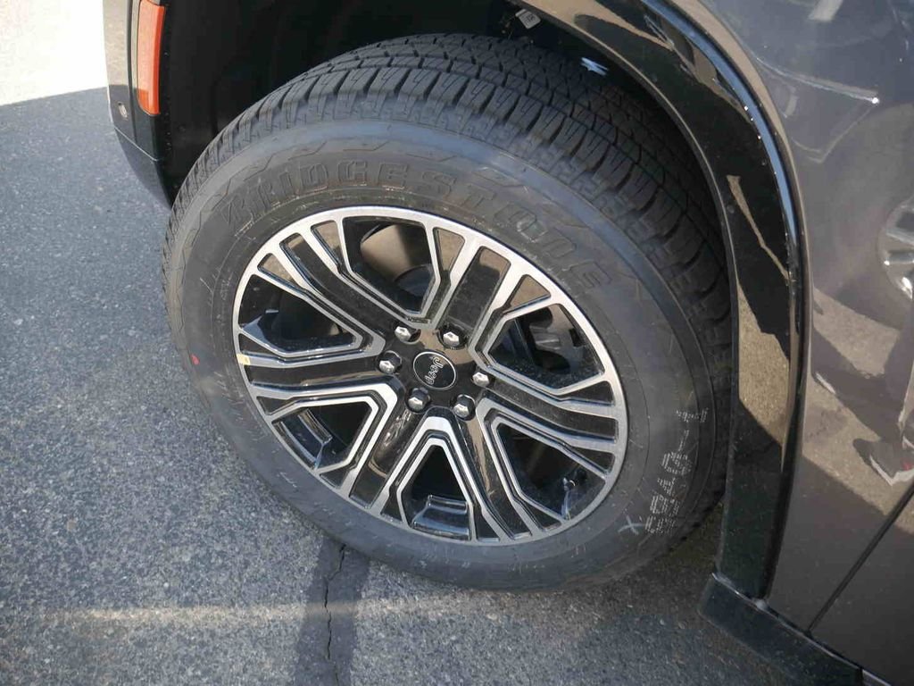 New 2026 Baltic Gray Metallic Clearcoat Jeep Grand Wagoneer image 13