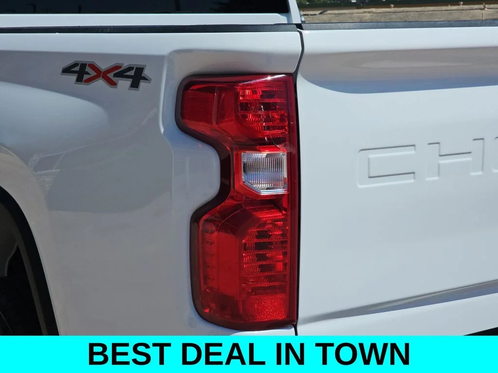Used 2025 White Chevrolet LT image 41