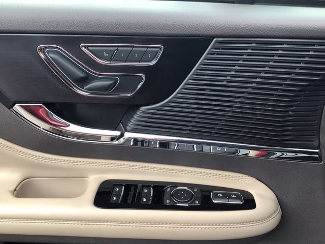 Used 2022 Red Lincoln Standard image 19