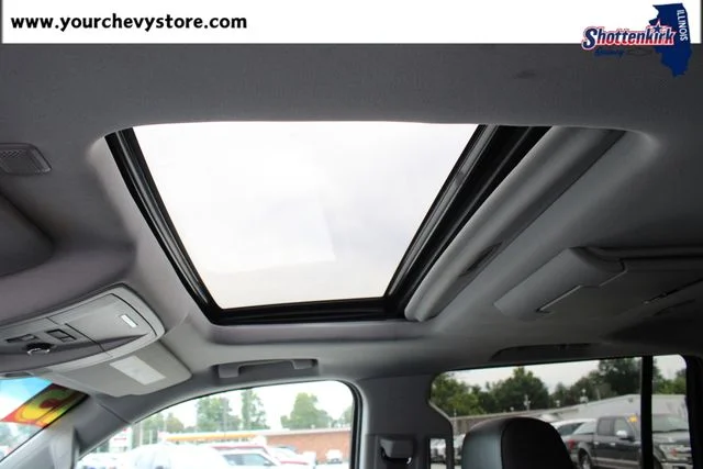 Used 2015 White Chevrolet LT image 38