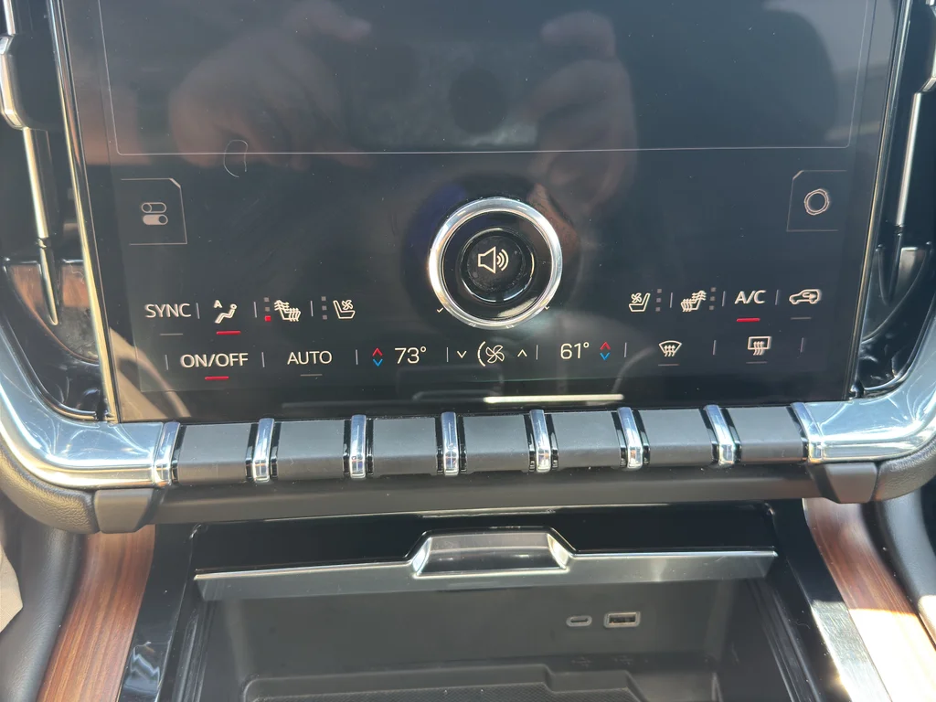 Used 2025 White GMC Denali image 35