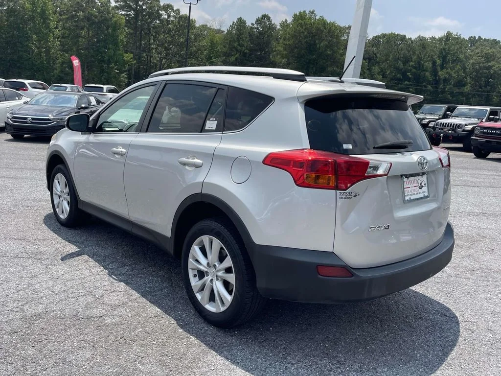 Used 2015 Classic Silver Metallic Toyota Limited image 4