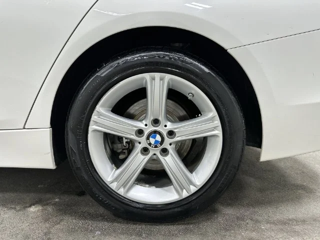 Used 2015 Alpine White BMW 320i image 11