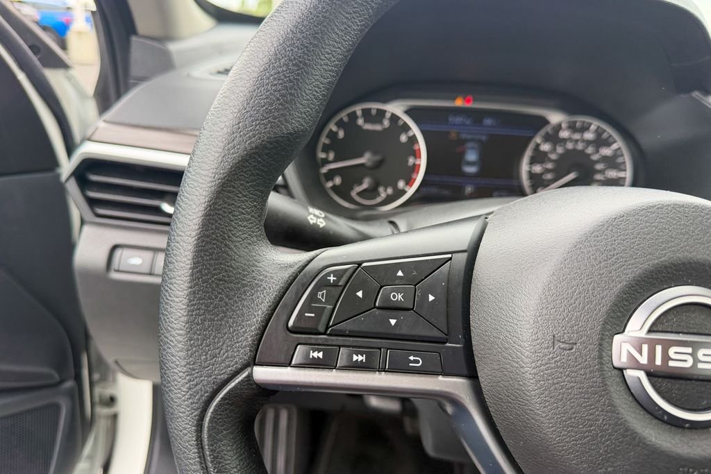 Used 2023 White Nissan 2.5 SV image 15