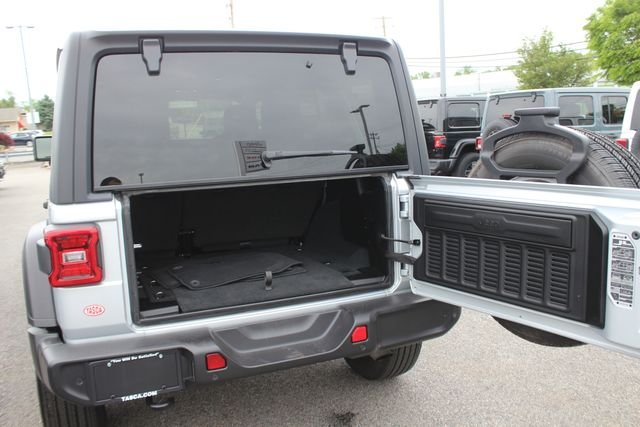 Used 2023 Silver Jeep Sport S image 22
