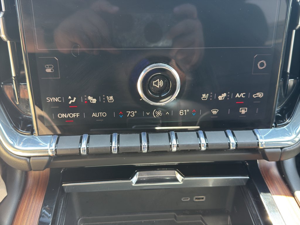 Used 2025 White GMC Denali image 35