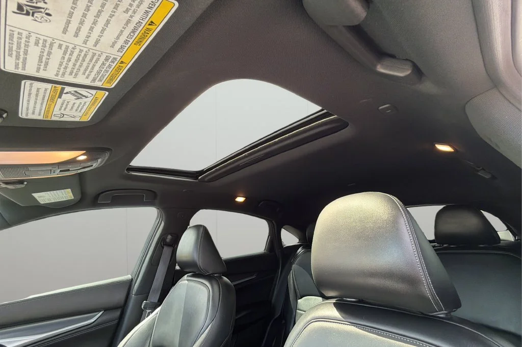 Used 2023 White INFINITI LUXE image 30