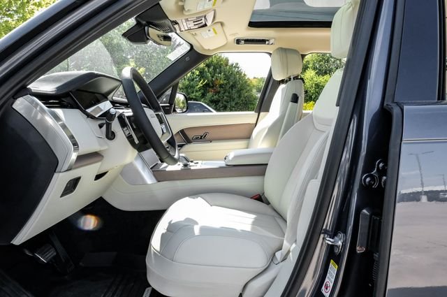 New 2027 Varesine Blue Land Rover SE image 4