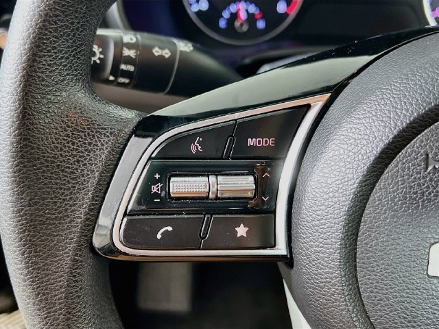2023 Kia Forte LXS - Photo 13