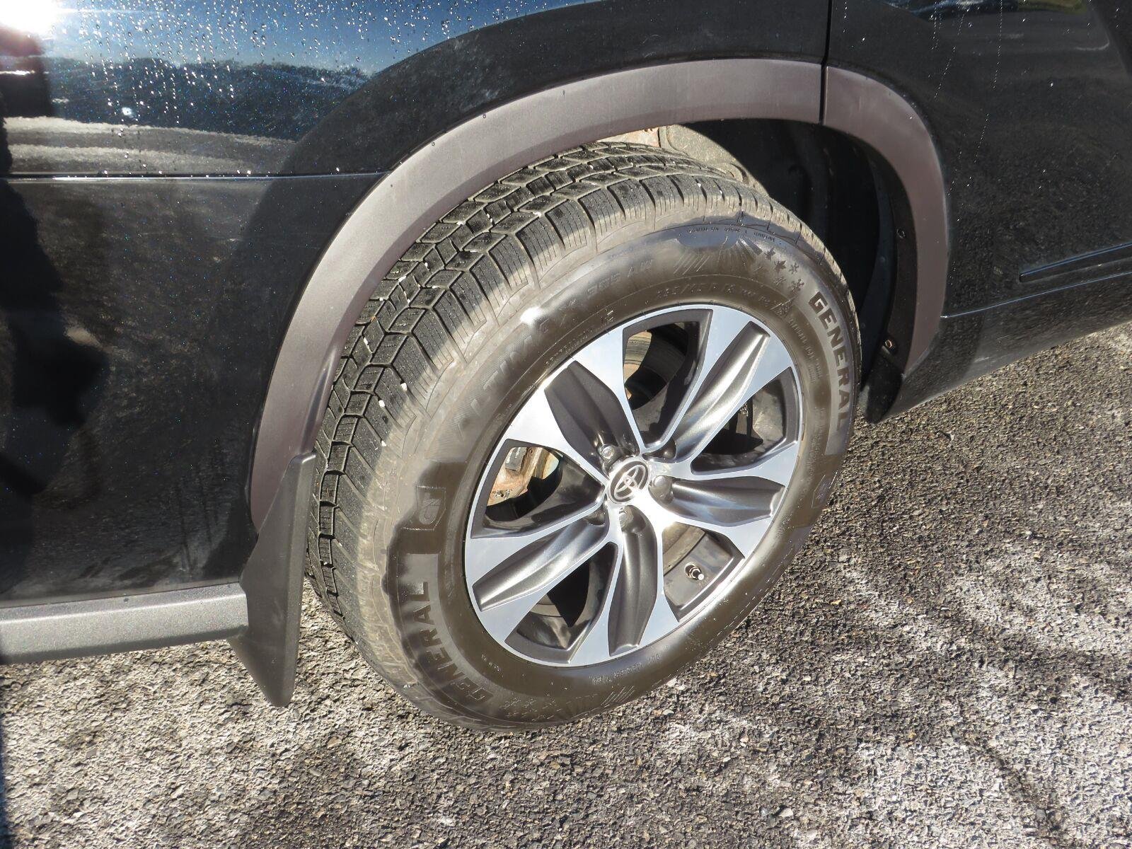 Used 2020 Midnight Black Metallic Toyota XLE image 9