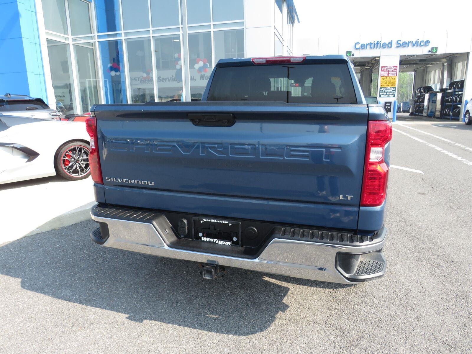 Used 2024 Lakeshore Blue Metallic Chevrolet LT image 10