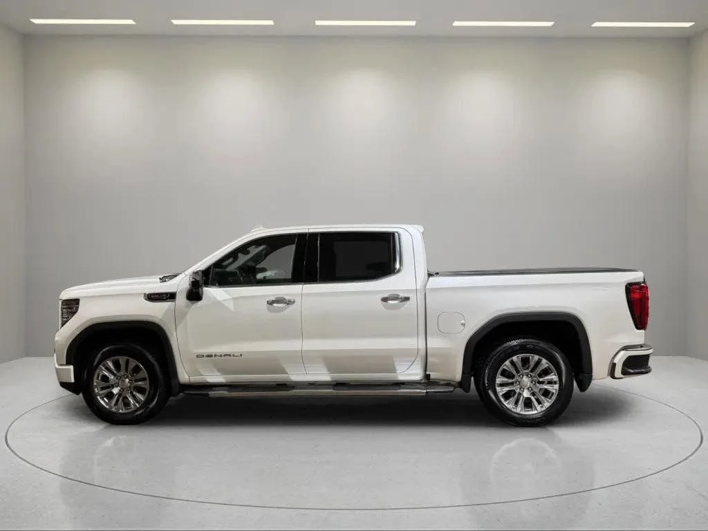 Certified Used 2023 White Frost Tricoat GMC Denali image 8