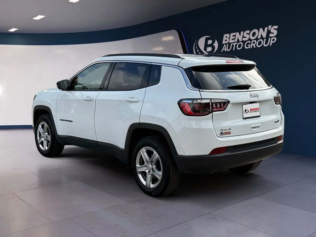 Used 2024 White Jeep Latitude image 3