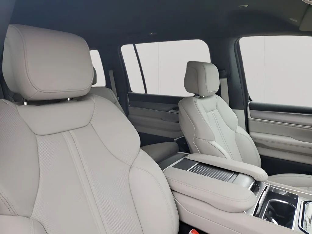 New 2026 Bright White Clear-Coat Exterior Paint Jeep  image 16