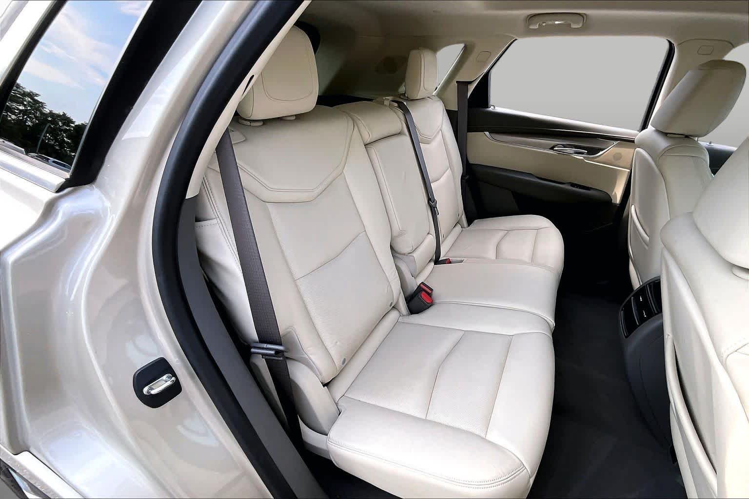 Used 2017 Silver Coast Metallic Cadillac Luxury FWD image 21