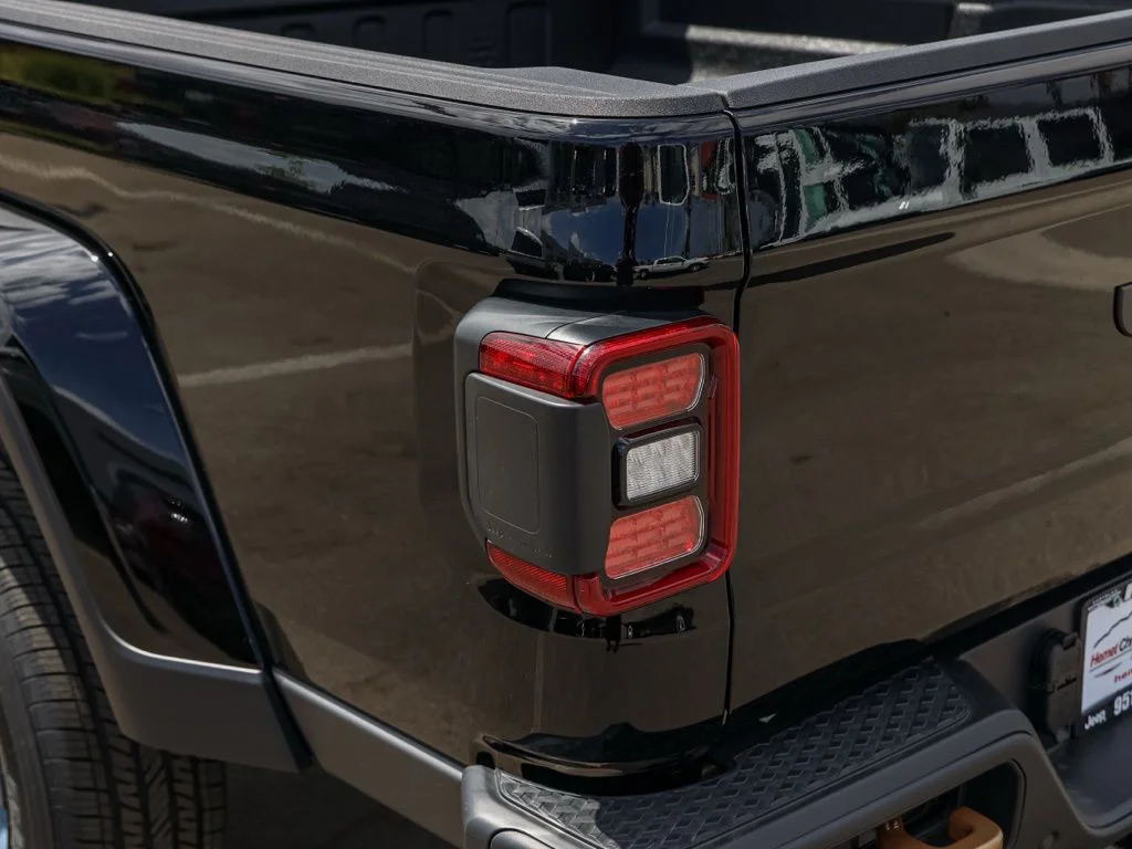 New 2026 Black Clear-Coat Exterior Paint Jeep 85th Anniversary Edition image 7