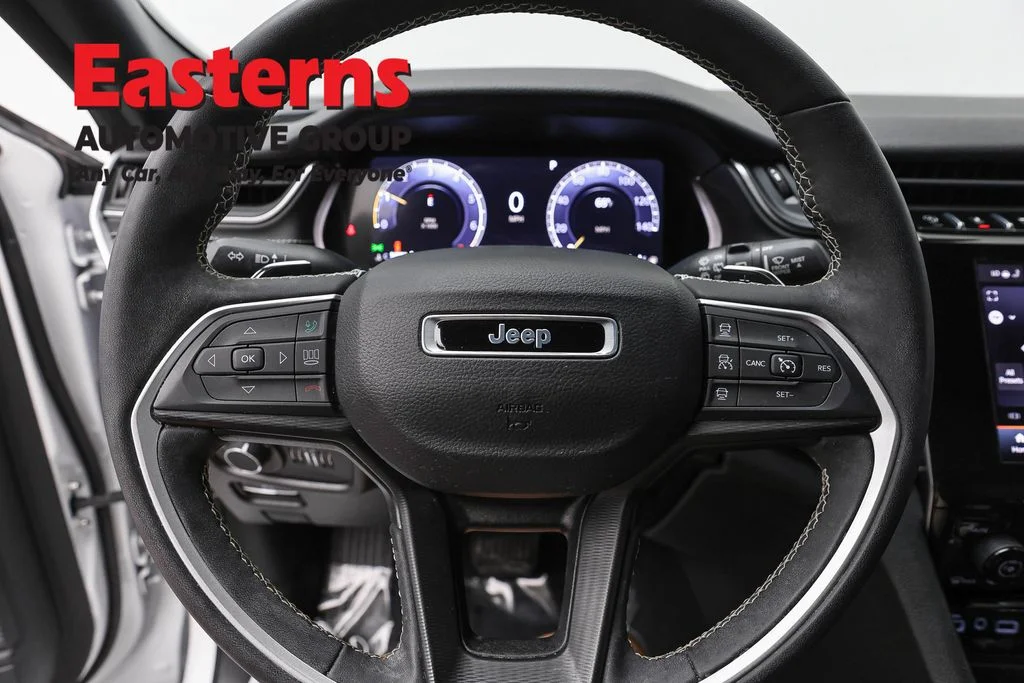 Used 2023 White Jeep Altitude image 10