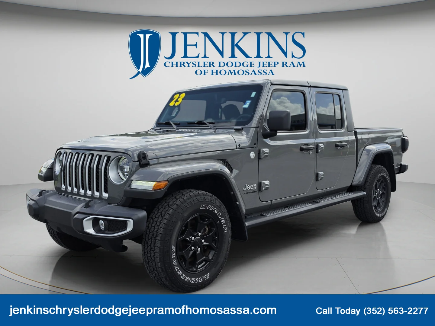 Used 2023 Sting-Gray Clearcoat Jeep Overland image 11