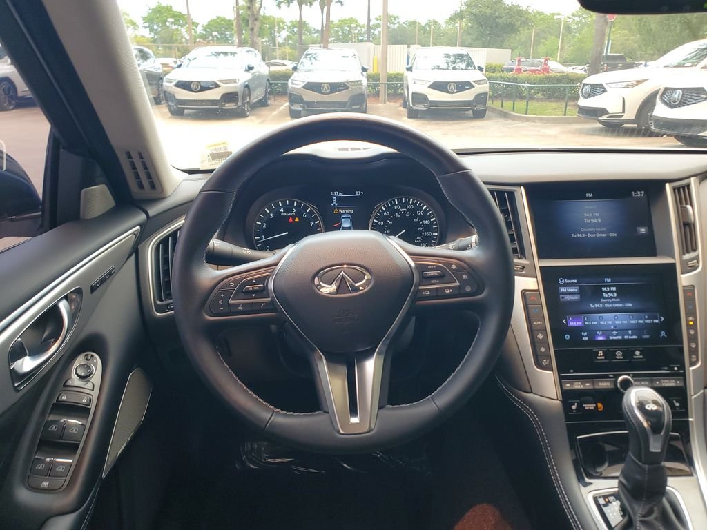 Used 2023 White INFINITI LUXE image 22