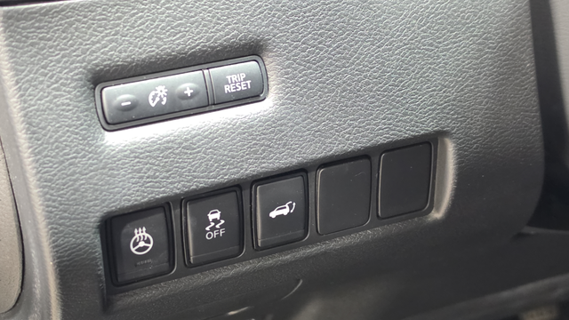 Used 2018 Brilliant Silver Metallic Nissan Platinum image 28