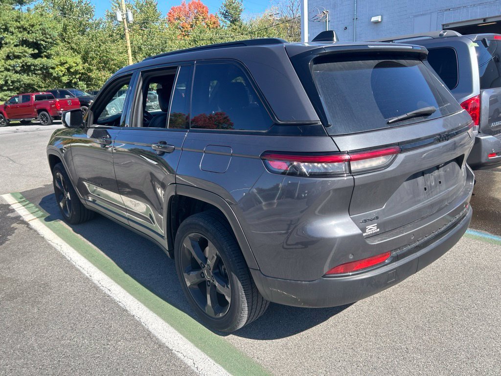 Used 2023 Gray Jeep Altitude X image 6