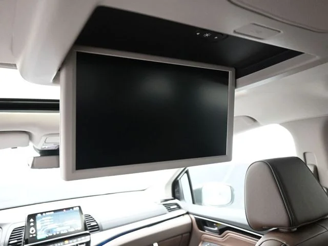 Used 2025 Platinum White Pearl Honda Touring image 34