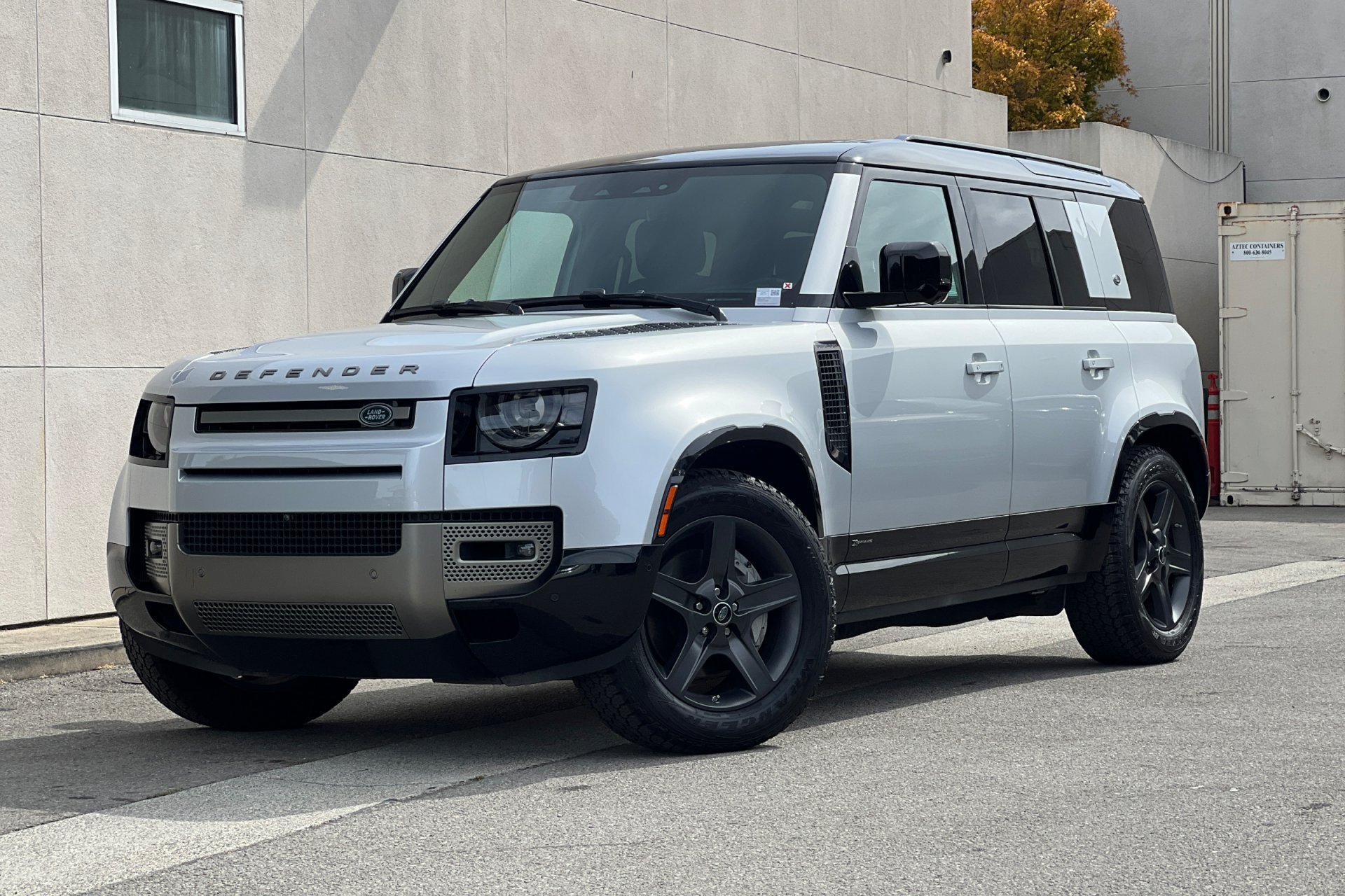 Used 2021 Hakuba Silver Metallic Land Rover X-Dynamic HSE image 1