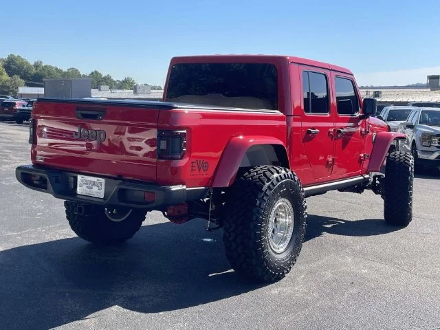 Used 2021 Red Jeep Sport image 3