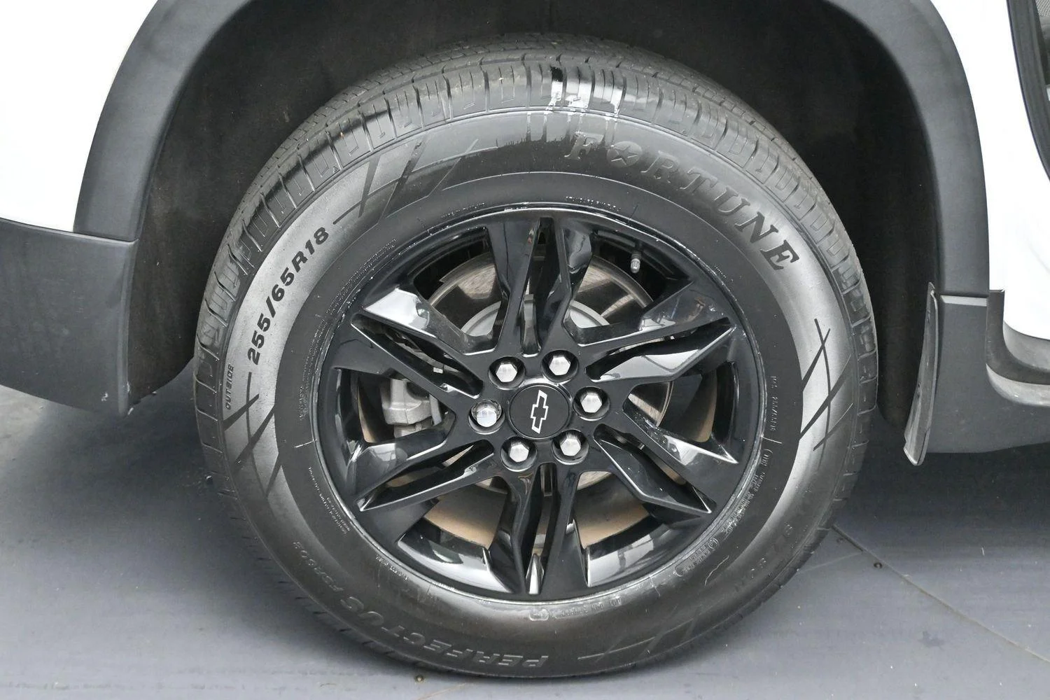 Used 2023 Summit White Chevrolet LT Cloth image 36