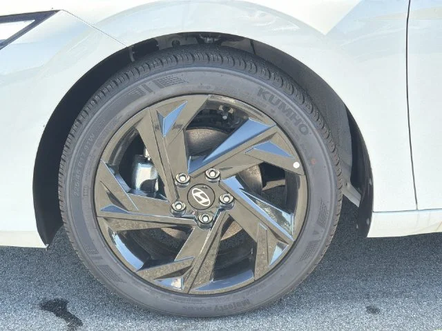 Used 2026 White Hyundai SEL Sport image 36