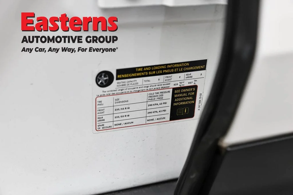 Used 2021 White Mercedes-Benz GLB 250 image 39